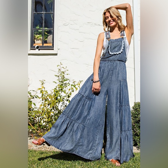 Lace Trim Tiered Wide Leg Denim Overalls Jumpsuit - eesome - Picture 6 of 7